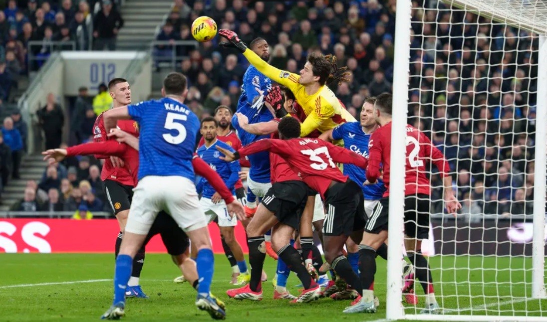 Senne Lammens đã có trận đấu xuất sắc.