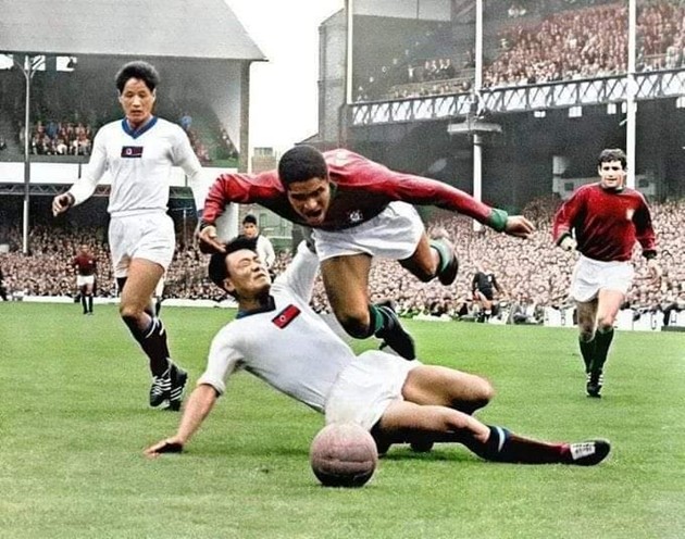 Eusebio ghi 4 bàn vào lưới Triều Tiên năm 1966/