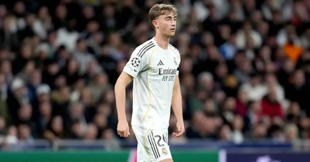 Dean Huijsen sẽ lỡ trận gặp Benfica.