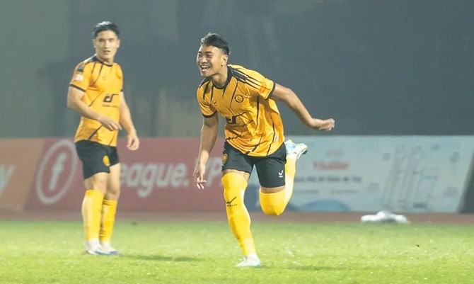 Y Êli Niê vào sân nhưng không giữ vai trò thủ môn.