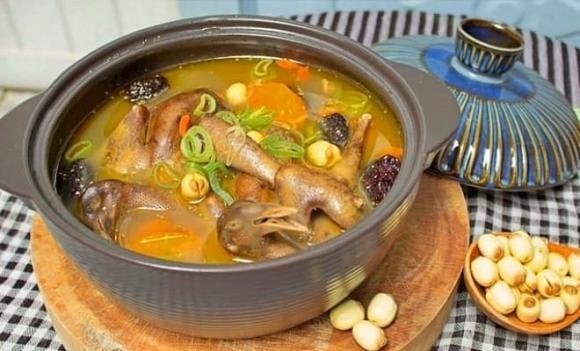 Trong y học cổ truyền phương Đông, thịt chim bồ câu từ lâu đã được xem là thực phẩm giàu giá trị bồi bổ cơ thể.