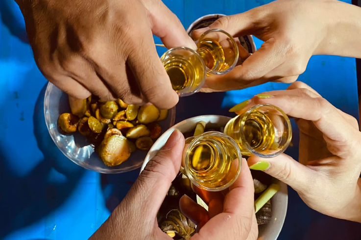 Uống 1 chén rượu, một cốc bia bao lâu nồng độ cồn về 0?