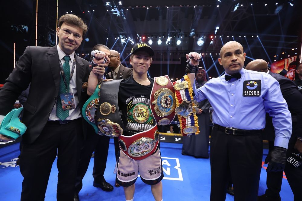 Naoya Inoue ăn mừng sau chiến thắng trước David Picasso.
