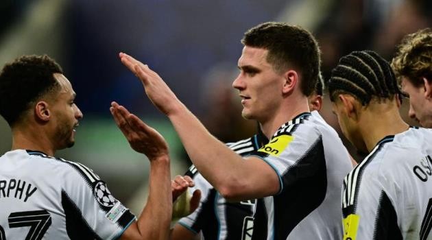 Niềm vui của Sven Botman và đồng đội.