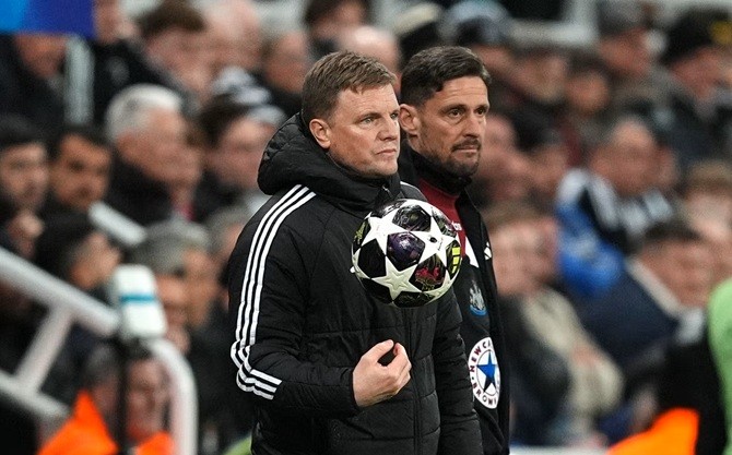  Eddie sẵn sàng đón nhận mọi đối thủ.