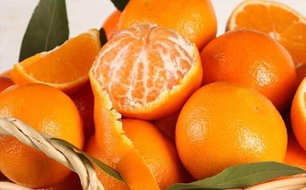 Nhờ khả năng làm bong lớp sừng già cỗi, acid citric thúc đẩy quá trình tái tạo biểu bì, giúp da tươi mới và cải thiện độ phản chiếu ánh sáng