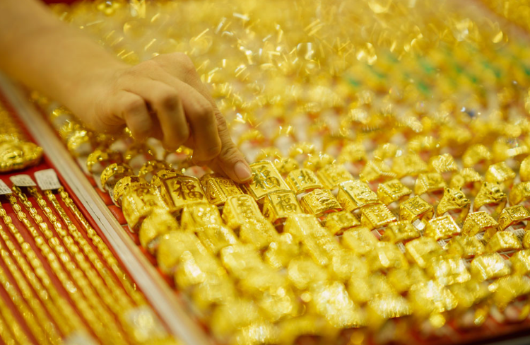 Trên thị trường quốc tế, đến 20h30 ngày 25/2 (giờ Việt Nam), giá vàng giao ngay đứng tại 5.190 USD/ounce, trong khi hợp đồng vàng giao tháng 4/2026 trên sàn Comex New York đạt 5.204 USD/ounce. 