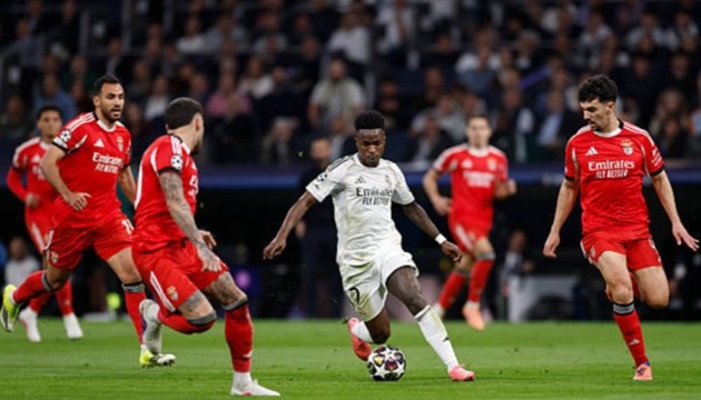 Real Madrid nỗ lực đánh bại Benfica của Jose Mourinho.