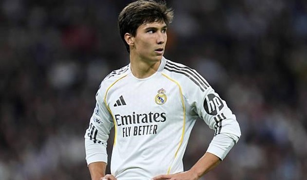 Gonzalo Garcia (6.8/10): Hoạt động tích cực trong các tình huống di chuyển không bóng để kéo dãn đội hình đối phương, tuy nhiên anh chưa để lại nhiều dấu ấn trực tiếp vào lối chơi tấn công của toàn đội.