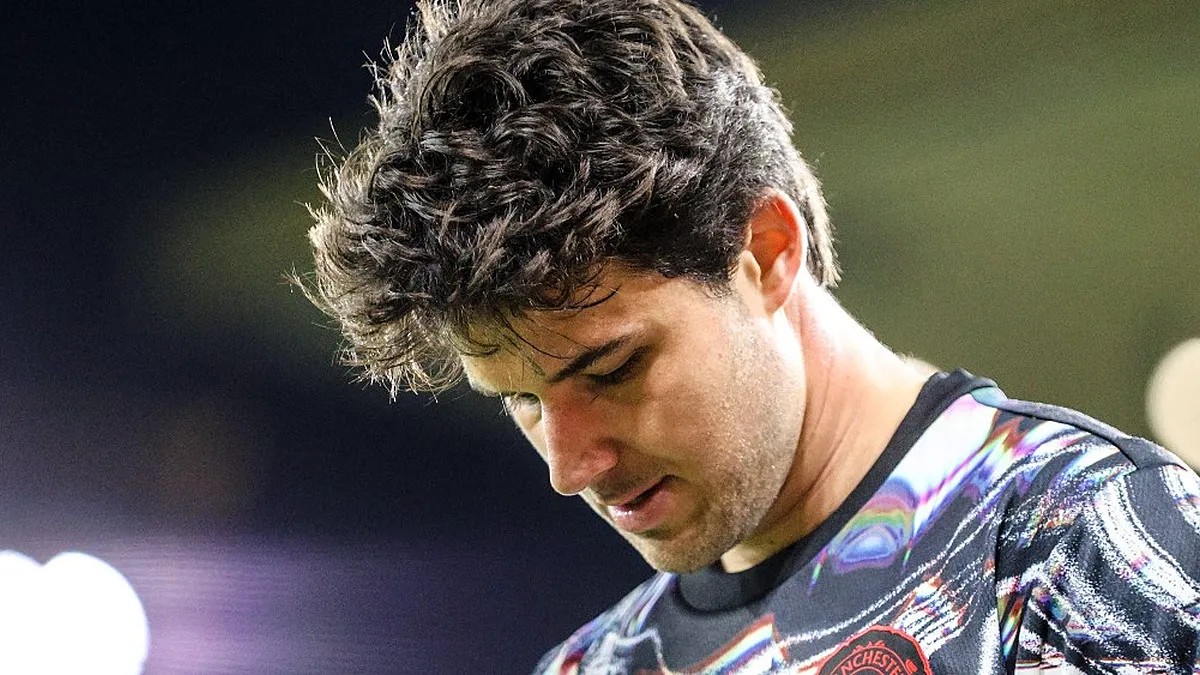 Lammens thống trị Merseyside giữa tâm bão.