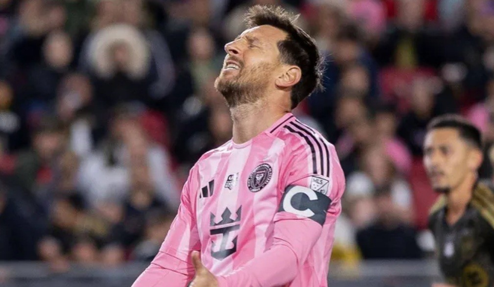 Mesis tiếc nuối vì không học tiếng Anh nhiều hơn.