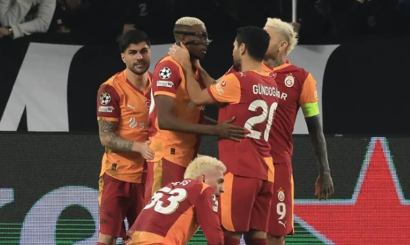 Galatasaray giành chiến thắng cảm xúc trước Juve để giành vé đi tiếp tại Champions League.