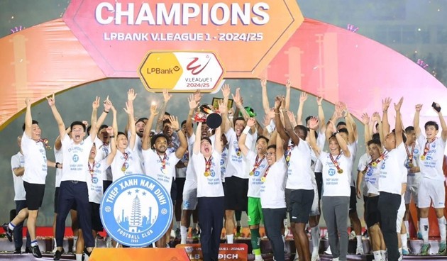 Nam Định là đương kim vô địch V-League.