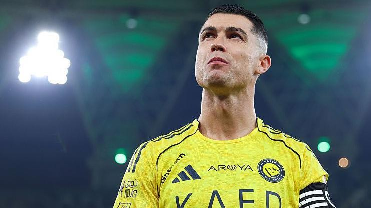 Almeria sở hữu 1/4 cổ phần của Almeria.