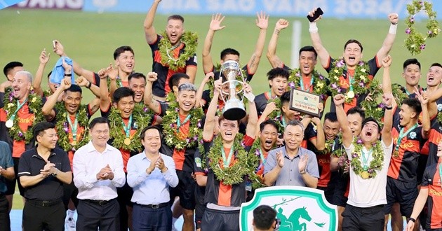 CLB Ninh Bình bỗng chốc trở thành thế lực của bóng đá Việt Nam.