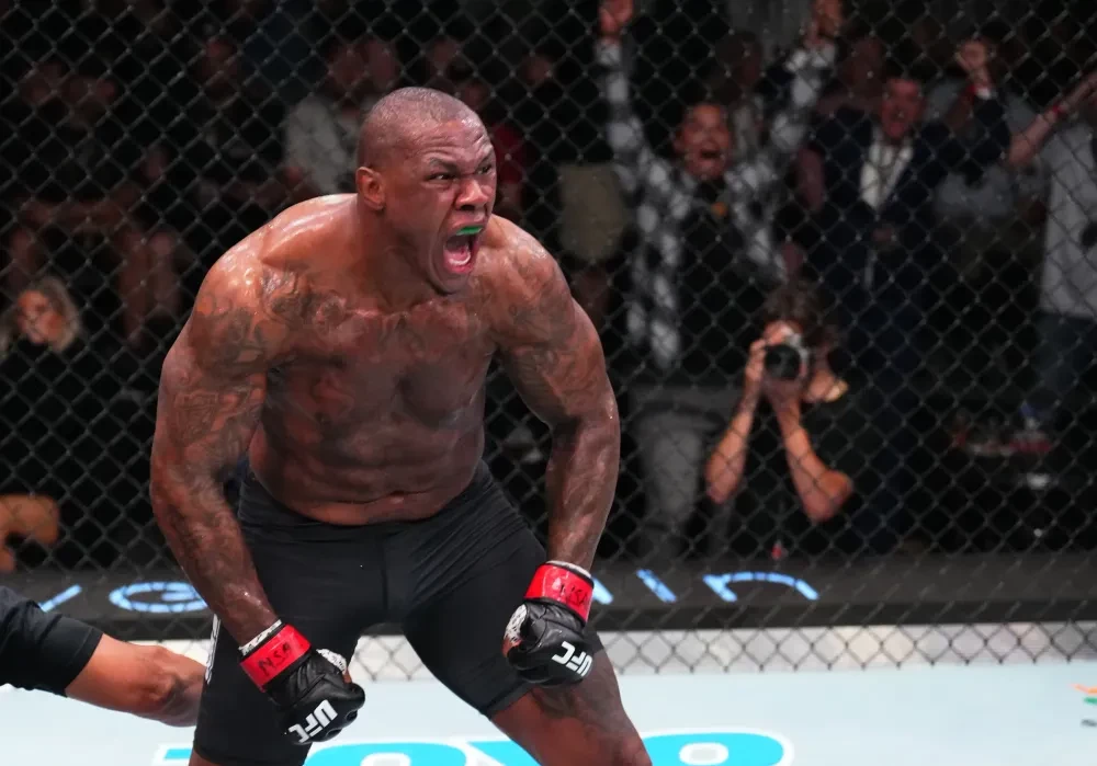 Mohammed Usman mừng chiến thắng tại UFC