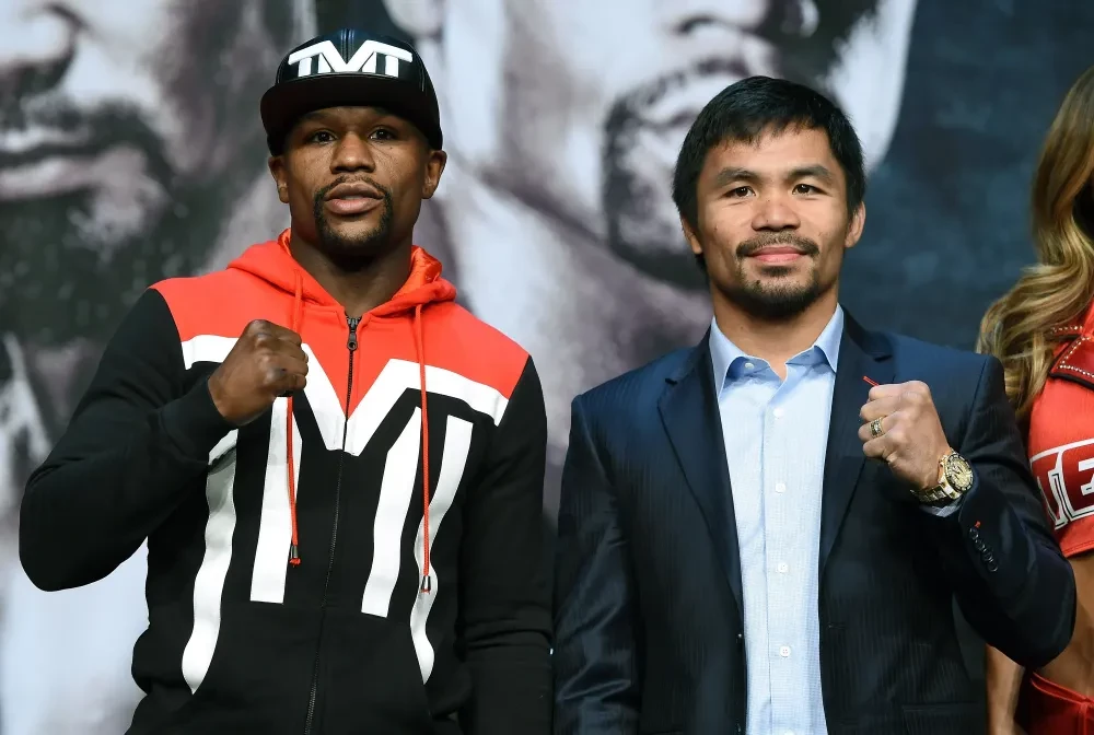 Floyd Mayweather Jr. và Manny Pacquiao trong buổi họp báo trước trận đấu đầu tiên năm 2015.