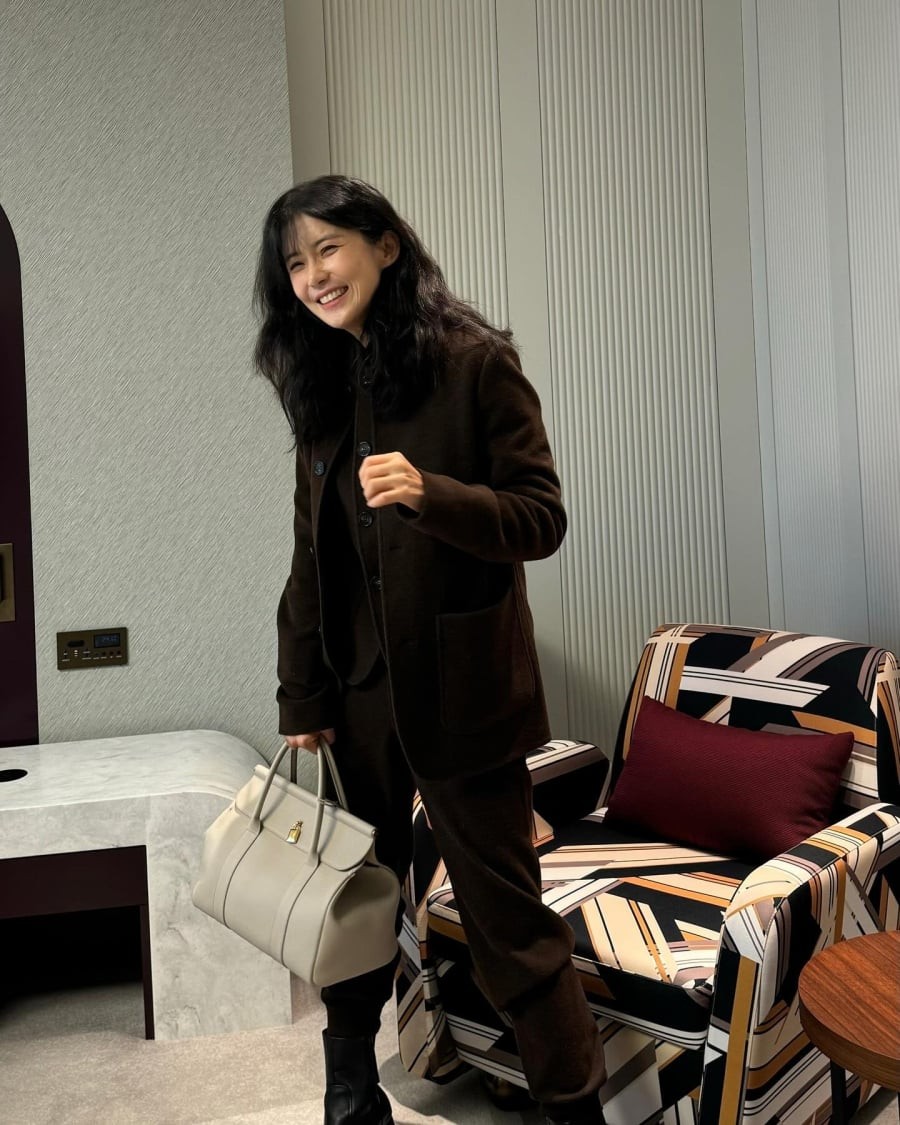 Boots cao cổ là mảnh ghép giúp bộ trang phục thêm phần thời thượng, đồng thời tôn dáng hiệu quả.