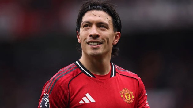 MU dập tắt hy vọng chiêu mộ Lisandro Martinez của Barca.