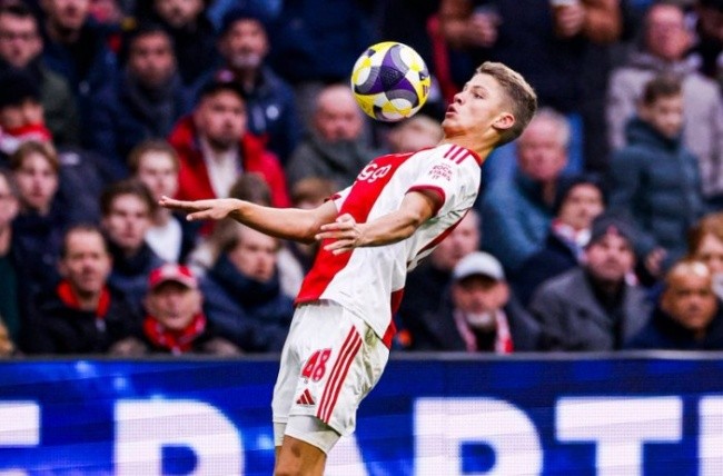 Sean Steur lọt tầm ngắm các ông lớn nước Anh.