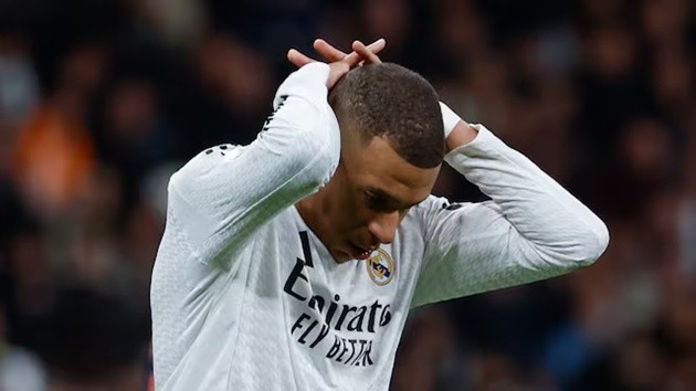 Mbappe đang bị đau khớp gối.