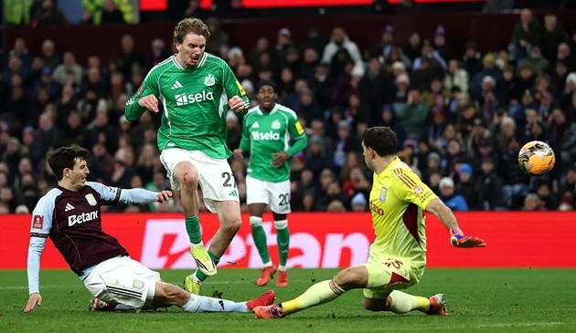 Newcastle cần rút ra bài học từ thương vụ Woltemade.