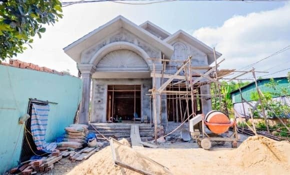 Theo âm lịch, năm 2026 là năm Bính Ngọ (tuổi Ngựa), bắt đầu từ ngày 17/2/2026 và kết thúc vào ngày 5/2/2027 (Dương lịch), thuộc mệnh Thiên Hà Thủy – tức “nước trên trời”.

