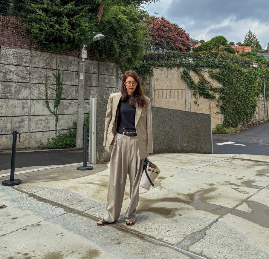 Blazer là nền tảng quan trọng trong phong cách của Chae Jung An