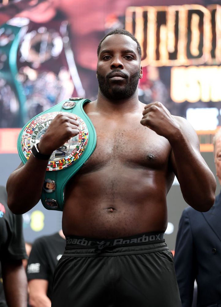 Lawrence Okolie trong buổi cân thử