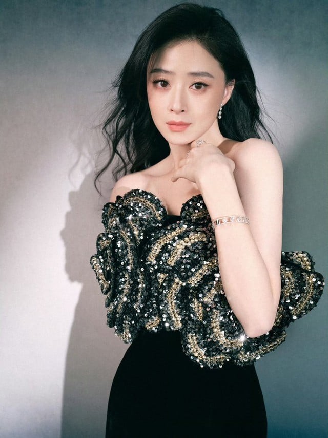 Sở hữu khung xương lớn, Tưởng Hân từng bị cho là không phù hợp với chuẩn vóc dáng phổ biến trong ngành giải trí.