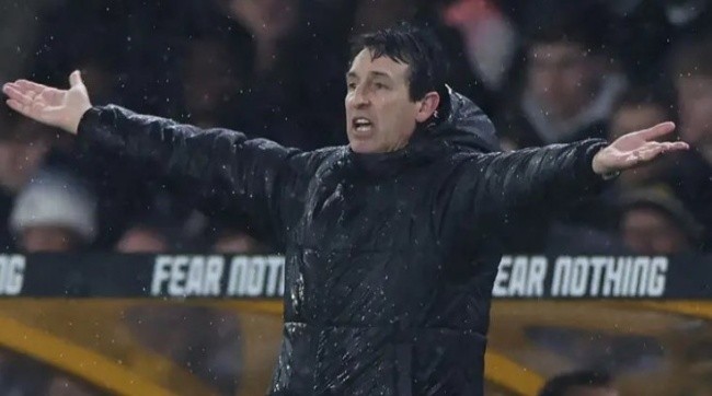 HLV Emery không hài lòng về các học trò.