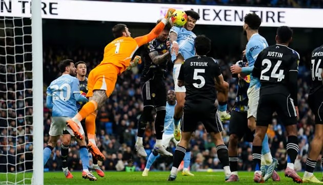 Leeds vẫn luôn là đối thủ khó chịu tại Ngoại hạng Anh.