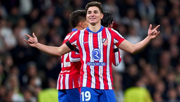 Barca hưởng lợi trong cuộc đua giành Alvarez.