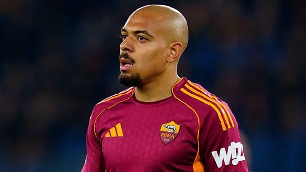 Donyell Malen gây ấn tượng trong màu áo Roma.