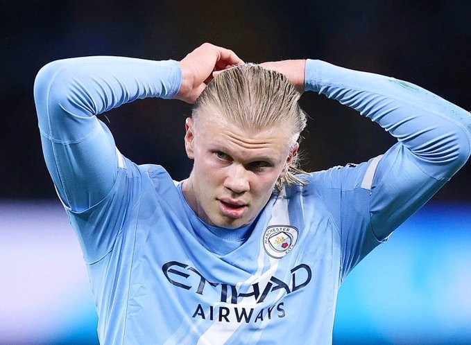 Erling Haaland vắng mặt trong danh sách đăng ký ra sân trận gặp Leeds United.