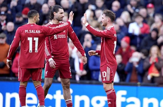 Liverpool đè bẹp West Ham trên sân nhà Anfield.