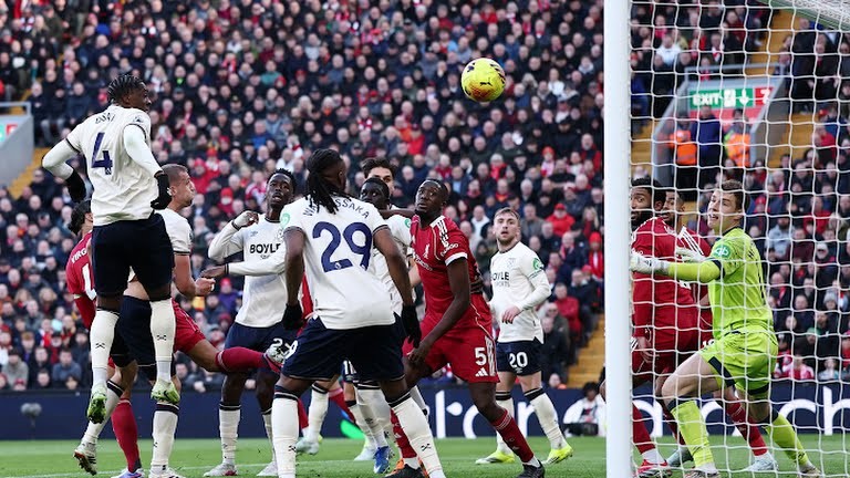 Liverpool ghi đến 5 bàn vào lưới West Ham.