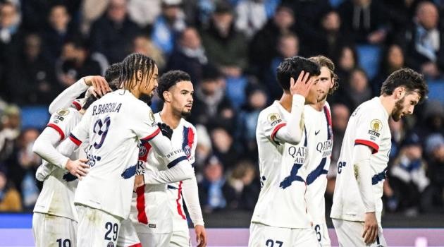 Niềm vui của Barola cùng các đồng đội.