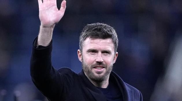 Carrick không quan tâm đến HLV đối thủ.