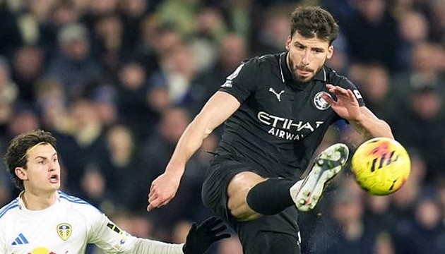 Hàng phòng ngự Manchester City chơi chắc chắn trong hiệp hai.