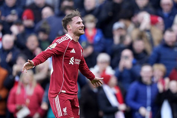 Tiền vệ người Argentina công thủ toàn diện.