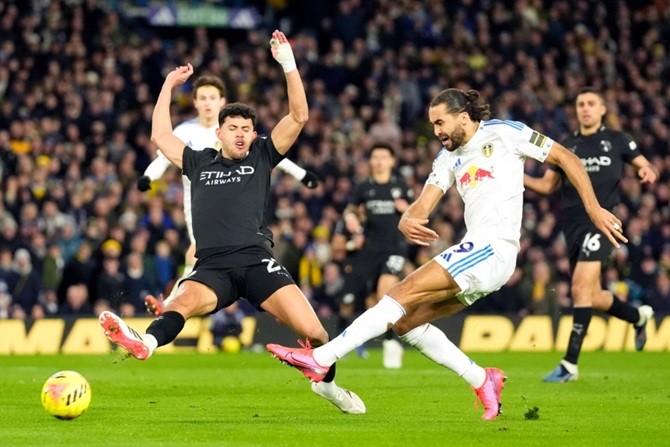 Matheus Nunes (6/10): Trở thành mục tiêu bị pressing của Leeds trong giai đoạn đầu trận. Tuy nhiên, khi đối thủ không thể duy trì cường độ cao, Nunes đã dễ thở hơn và chơi tròn vai.