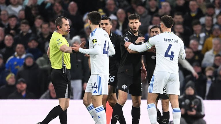 Ruben Dias (7/10): Thể hiện vai trò thủ lĩnh nơi hàng phòng ngự, đặc biệt là khi Man City bị choáng ngợp trước lối chơi áp sát nhanh của Leeds.