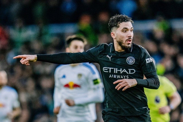 Rayan Cherki (8/10): Cherki di chuyển thông minh giữa các tuyến và tung ra những đường chuyền 