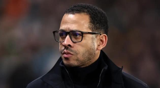 Liam Rosenior phải linh hoạt với nhân sự đang có tại Chelsea.