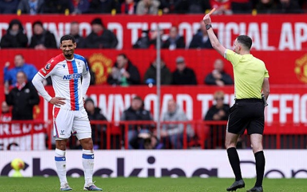 Lacroix nhận thẻ đỏ trong hiệp 2.