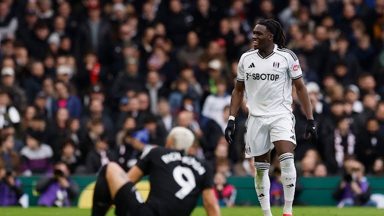 Spurs không thể nới rộng cách biệt với nhóm đèn đỏ.