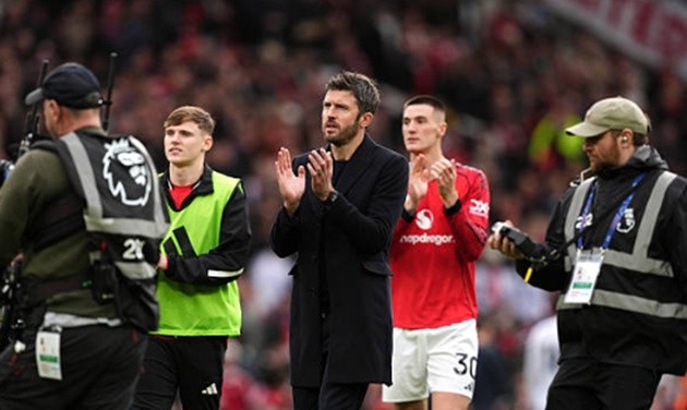 Man Utd của Carrick lột xác trong hiệp 2.