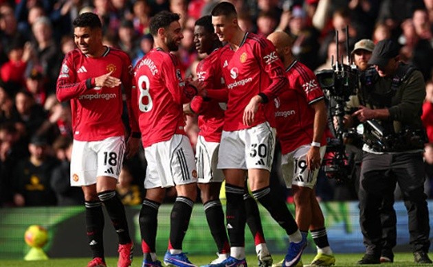 Bruno và Sesko giúp Man Utd giành 3 điểm.