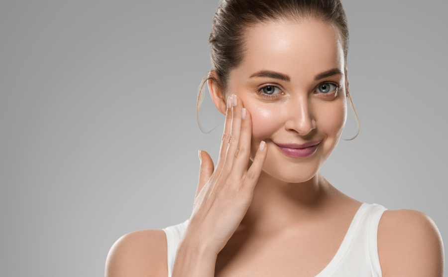 Giải pháp phù hợp trong giai đoạn này là chuyển sang các sản phẩm có kết cấu mỏng nhẹ như gel hoặc lotion thay cho kem đặc.